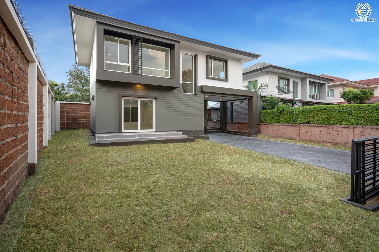 บ้านมือสองตกแต่งใหม่ โครงการ คาซ่าแกรนด์ รัตนาธิเบศร์-ราชพฤกษ์ หลังมุม บ้านเดี่ยวจากแบรนด์ Q.House เนื้อที่ 87.5 ตร.ว. ฟังก์ชัน 3 ห้องนอน 3 ห้องน้ำ จอดรถได้ถึง 4 คัน พร้อม Facilities ครบครัน บนทำเลเดินทางสะดวก ติดถนนราชพฤกษ์ ใกล้เซ็นทรัลเวสต์เกต และรถไฟฟ้าสายสีม่วง "สถานีบางรักใหญ่"